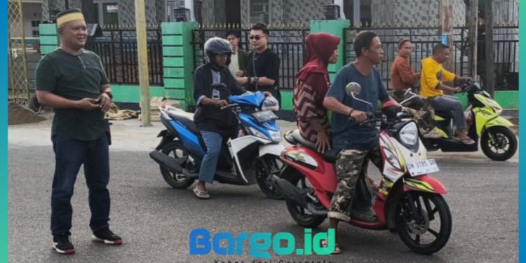 Penambang Rakyat Pohuwato Tebar Kebaikan di Bulan Ramadhan dengan Bagikan 300 Paket Takjil ke Warga