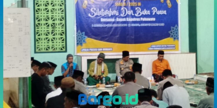 Kapolres Pohuwato Berbuka Puasa dengan Warga Sipayo, Eratkan Sinergi Polri dan Masyarakat