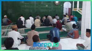 Usai Buka Puasa Bersama, Kapolres Pohuwato Sholat Maghrib Berjamaah dengan Warga Sipayo