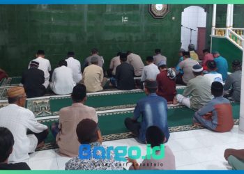 Usai Buka Puasa Bersama, Kapolres Pohuwato Sholat Maghrib Berjamaah dengan Warga Sipayo