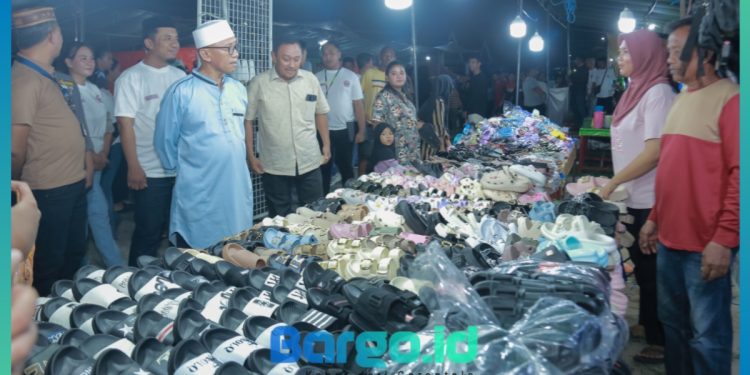 Permudah Masyarakat Penuhi Kebutuhan Lebaran, Wabup Iwan Adam Buka Bazar Ramadhan di Terminal Marisa