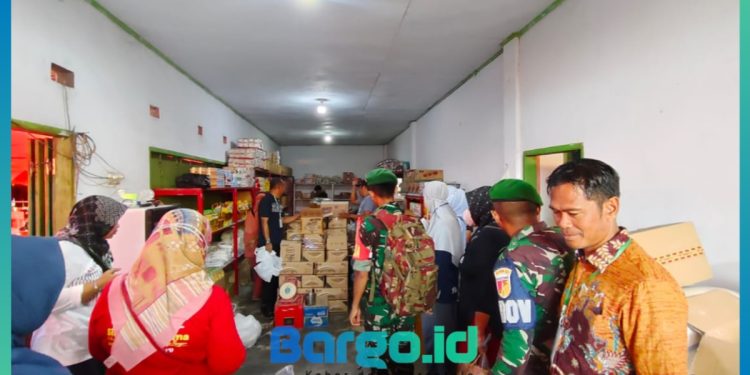 Cegah Lonjakan Harga & Penimbunan, Koramil 1316-01/Tilamuta Gelar Operasi Pasar