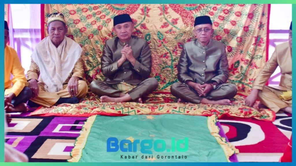 Tradisi Mopotilolo Warnai Penyambutan Bupati dan Wabup Pohuwato di Wilayah Barat