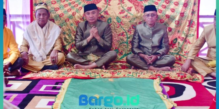 Tradisi Mopotilolo Warnai Penyambutan Bupati dan Wabup Pohuwato di Wilayah Barat
