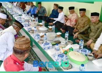 Bupati dan Wakil Bupati Pohuwato Gelar Buka Puasa Bersama Usai Prosesi Mopotilolo di Popayato