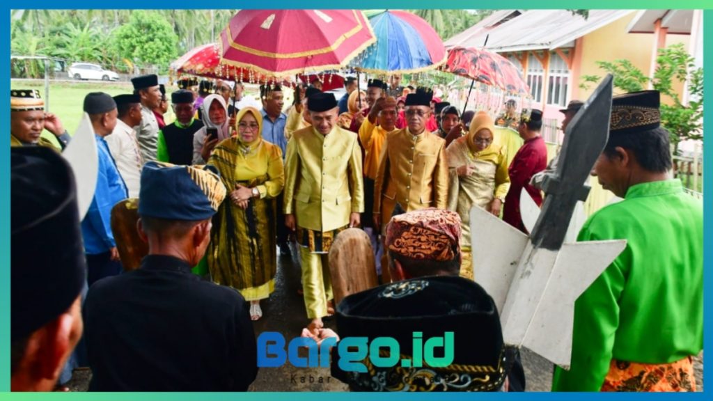 Bupati dan Wakil Bupati Pohuwato Jalani Prosesi Adat Mopotilolo di Kecamatan Wanggarasi