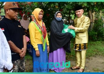 Pemda Pohuwato Bersama Baznas Salurkan Paket Ramadhan untuk Kaum Duafa dan Pekerja Layanan Publik