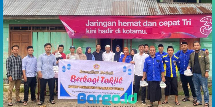 Kolaborasi Rakyat Penambang dan Karang Taruna Pohuwato, 500 Paket Takjil Dibagikan di Wanggarasi dan Lemito