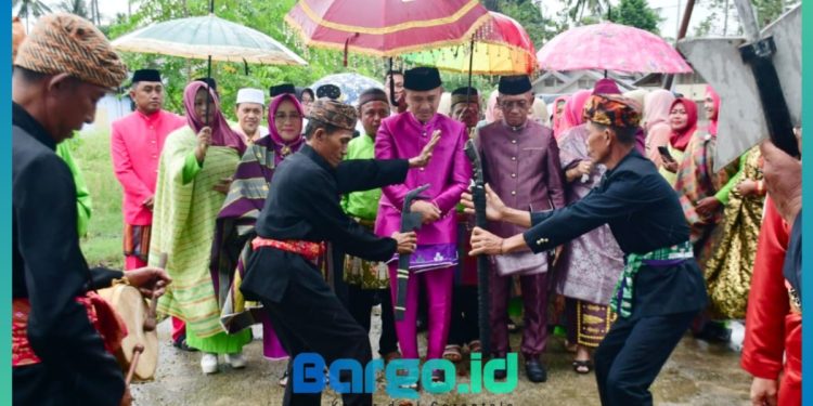 Safari Ramadhan di Patilanggio, Bupati Saipul dan Wabup Iwan Jalani Adat Mopotilolo