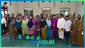Pemkab Pohuwato dan Baznas Salurkan 110 Paket Ramadan untuk Duafa dan Pekerja Harian