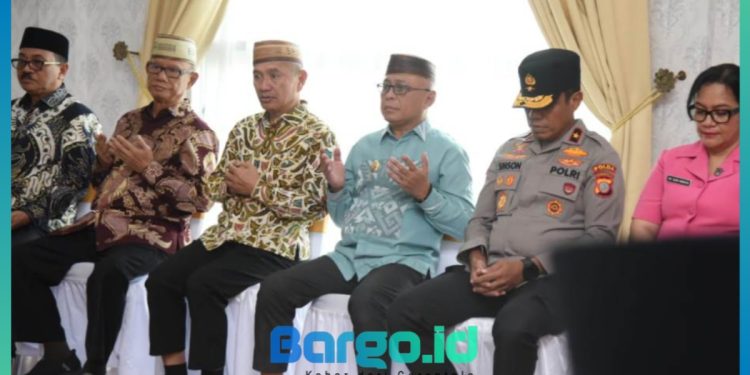 Bupati Saipul Hadiri Penyambutan Kapolda Gorontalo dengan Tradisi Mopotilolo