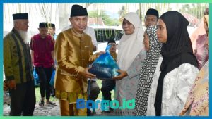 Bupati Saipul Bagikan Paket Ramadhan untuk Kaum Duafa, CS, dan Sopir Kantor