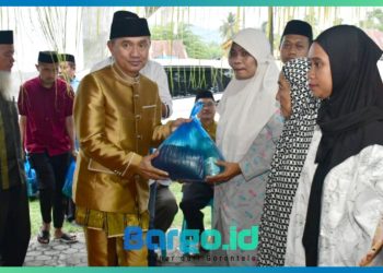 Bupati Saipul Bagikan Paket Ramadhan untuk Kaum Duafa, CS, dan Sopir Kantor