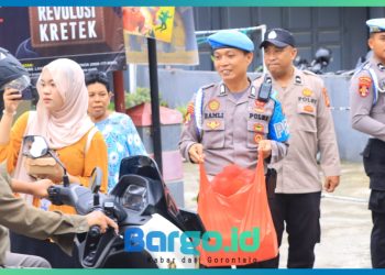 Indahnya Ramadhan, Polda Gorontalo Berbagi Takjil untuk Masyarakat