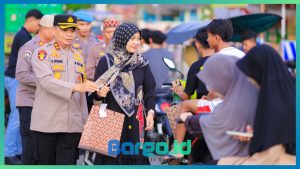 Polres Pohuwato Bagikan Takjil di Paguat, Warga Sambut dengan Antusias