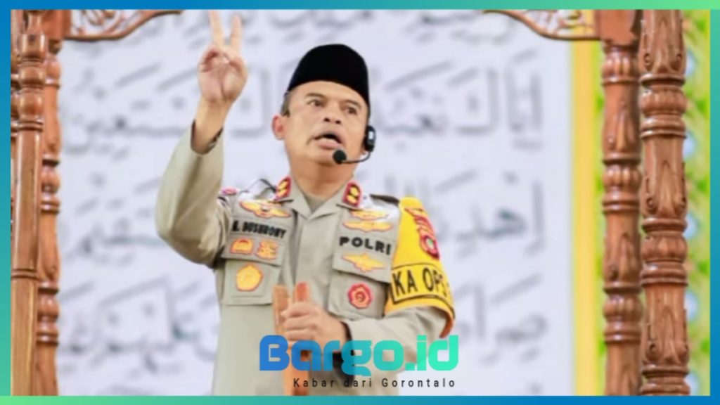 AKBP Busroni Jadi Khatib di Masjid Agung Pohuwato, Ajak Jama’ah Tingkatkan Ibadah
