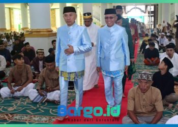 Bupati dan Wabup Pohuwato Tunaikan Salat Id di Masjid Agung, Lanjutkan Tradisi Dua Lo U Lipu