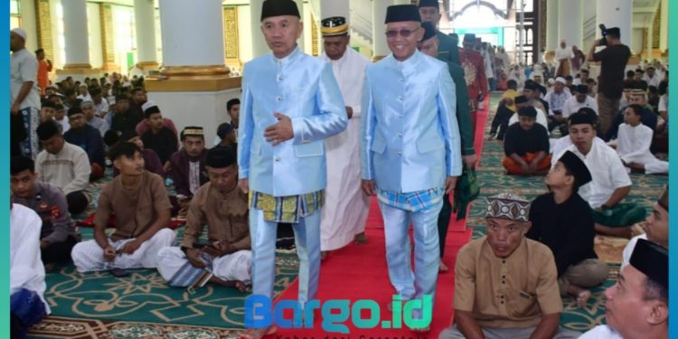 Bupati dan Wabup Pohuwato Tunaikan Salat Id di Masjid Agung, Lanjutkan Tradisi Dua Lo U Lipu