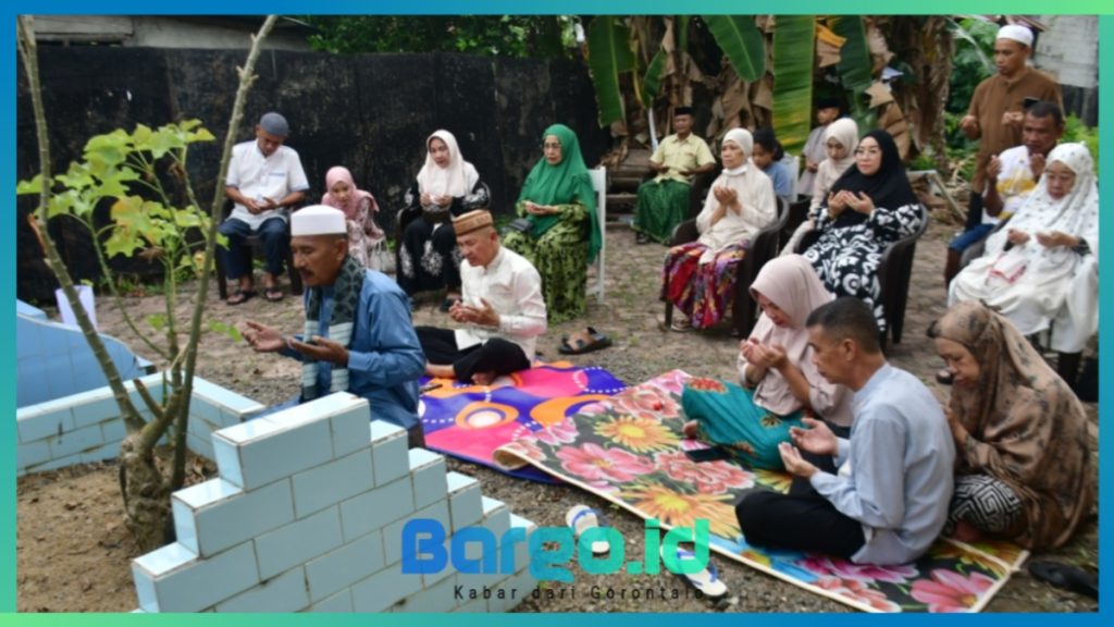 Bupati Saipul Laksanakan Ziarah ke Makam Orang Tua di Hari Raya Idul Fitri