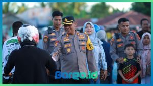 Kapolres AKBP Busroni Cek Keamanan dan Sapa Warga di Tengah Perayaan Ketupat