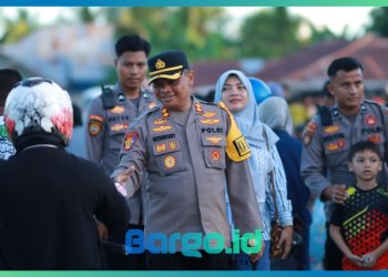 Kapolres AKBP Busroni Cek Keamanan dan Sapa Warga di Tengah Perayaan Ketupat