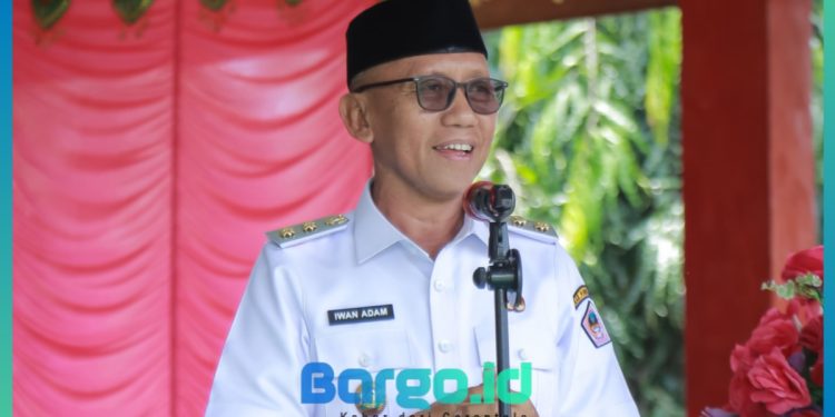 Gebyar Ketupat di Lemito, Wabup Iwan Adam Soroti Program SIAAP dan Disiplin ASN