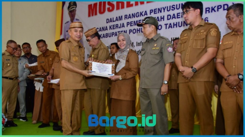 16 OPD Inovatif Diganjar Piagam oleh Bupati Saipul di Musrenbangda Pohuwato 2025