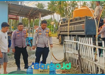 Dukung Kebutuhan Dasar Warga, Polres Pohuwato Gerak Cepat Distribusi Air Bersih di Duhiada’a