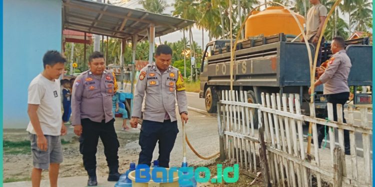 Dukung Kebutuhan Dasar Warga, Polres Pohuwato Gerak Cepat Distribusi Air Bersih di Duhiada’a