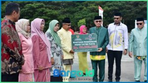Bupati Saipul Serahkan Bantuan untuk Siswa Yatim di Hardiknas, 17 Guru Purna Bakti Terima Penghargaan