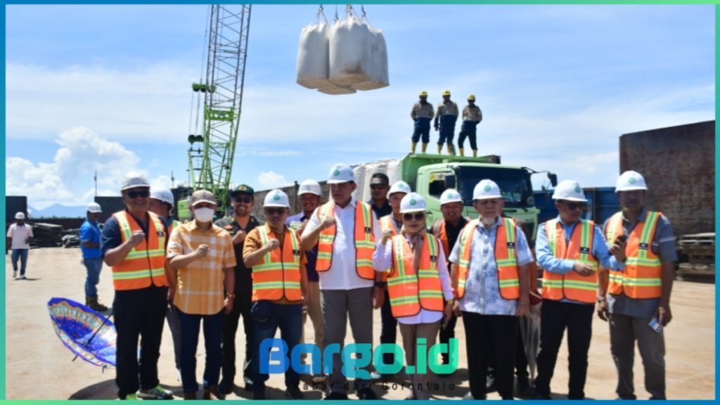 Bupati Saipul Dampingi Gubernur Gorontalo Tinjau Ekspor 10.000 Ton Kayu Pellet di Pelabuhan Lalape