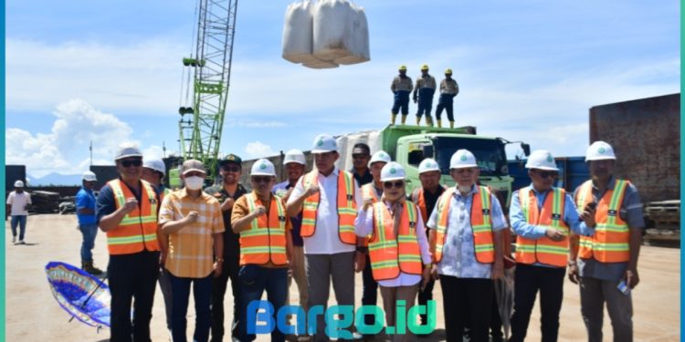 Bupati Saipul Dampingi Gubernur Gorontalo Tinjau Ekspor 10.000 Ton Kayu Pellet di Pelabuhan Lalape