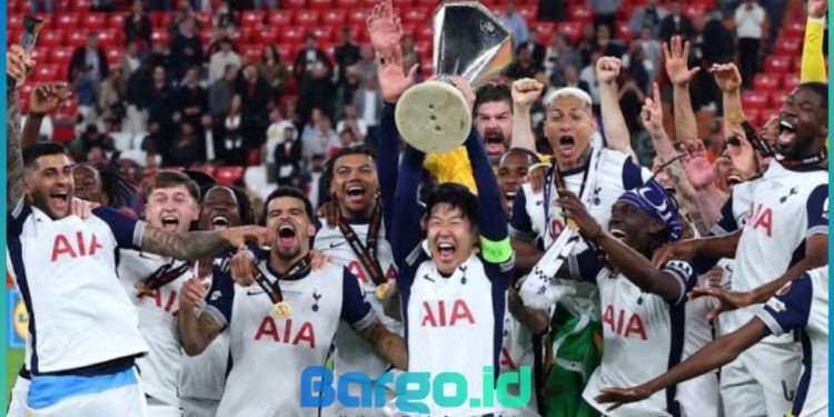 Son Heung-min Angkat Trofi, Tottenham Juara Liga Europa Usai Kalahkan MU