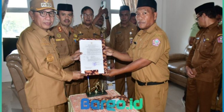Burhan Inaku Moputi Resmi Jabat Plt Camat Duhiadaa, Bupati Saipul Harap Lanjutkan Pelayanan Publik