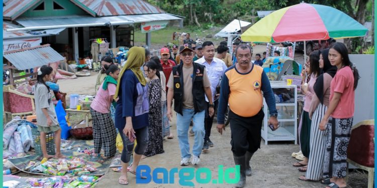 Wabup Iwan Adam Tinjau Lokasi Banjir Wanggarasi dan Lemito, Sampaikan Duka Cita untuk Korban
