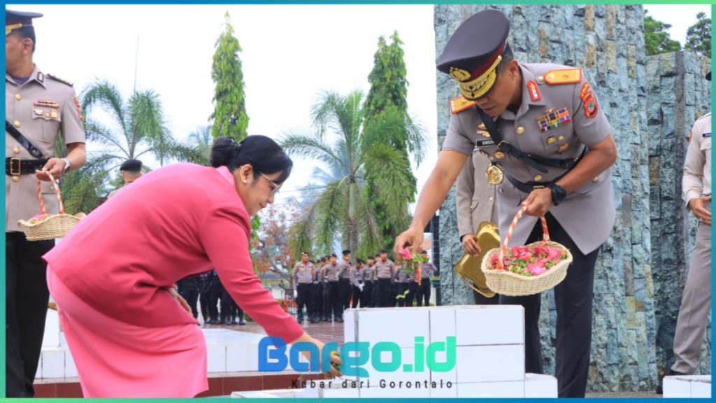 Peringati HUT Bhayangkara ke-79, Polda Gorontalo Gelar Ziarah dan Tabur Bunga di TMP