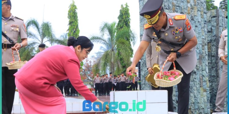 Peringati HUT Bhayangkara ke-79, Polda Gorontalo Gelar Ziarah dan Tabur Bunga di TMP