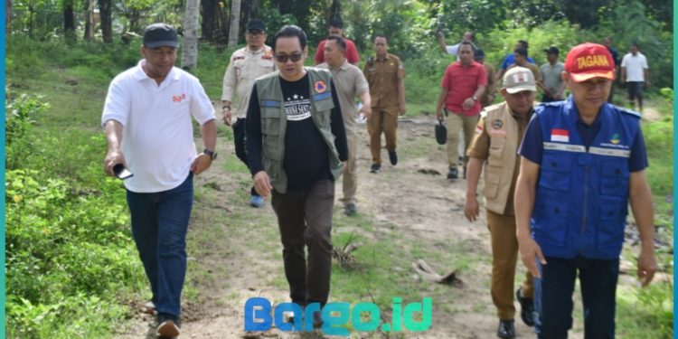 Bupati Saipul Tinjau Dampak Banjir di Kecamatan Paguat, Usulkan Pembangunan Saluran ke BNPB