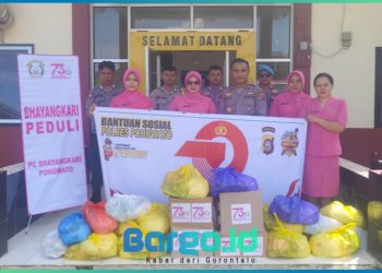 Polsek Taluditi Salurkan 50 Paket Sembako untuk Korban Banjir di Panca Karsa I