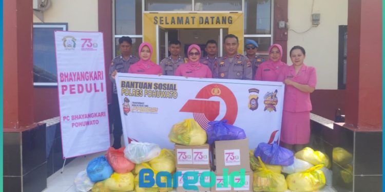Polsek Taluditi Salurkan 50 Paket Sembako untuk Korban Banjir di Panca Karsa I