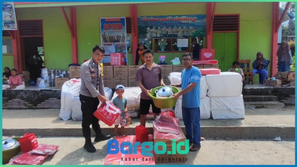 Penyaluran Bantuan Banjir di Desa Tuweya Berlangsung Lancar, Kapolres Pohuwato Apresiasi Peran Bhabinkamtibmas
