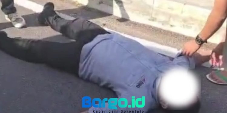 Pegawai Bank SulutGo Marisa Tewas Tersengat Listrik saat Pasang Bendera di Bundaran Panua