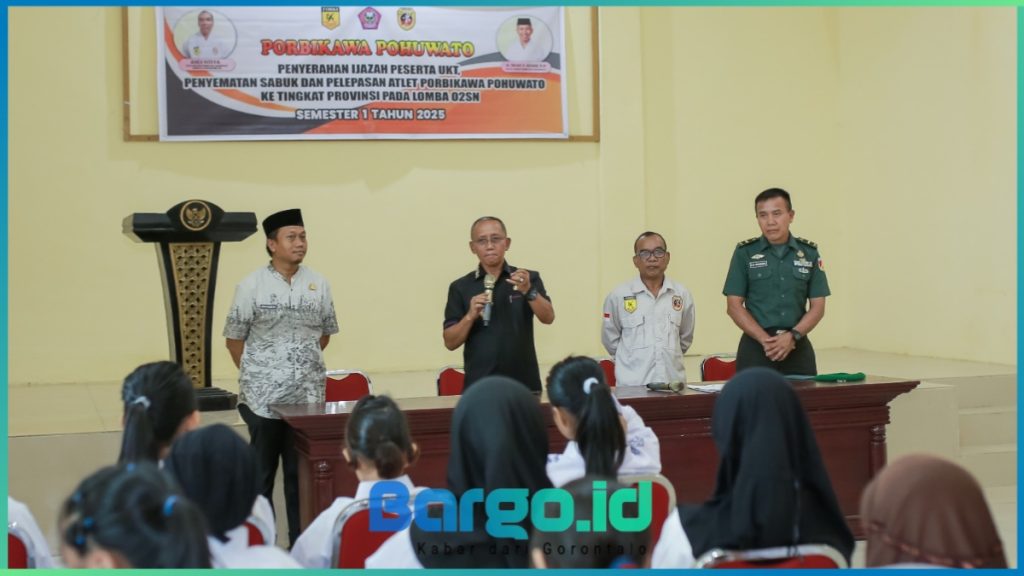 Wabup Pohuwato Lepas Atlet O2SN dan Serahkan Ijazah UKT Karate PORBIKAWA