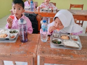 Program Makan Siang Bergizi PT Merdeka Copper Gold Berdampak Positif di Pohuwato, 80 Persen Siswa Alami Peningkatan Gizi