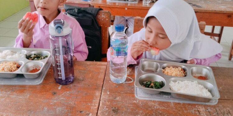 Program Makan Siang Bergizi PT Merdeka Copper Gold Berdampak Positif di Pohuwato, 80 Persen Siswa Alami Peningkatan Gizi