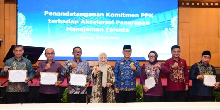 Bupati Saipul Teken Komitmen Manajemen Talenta ASN, Hadiri Seminar Nasional di Manado