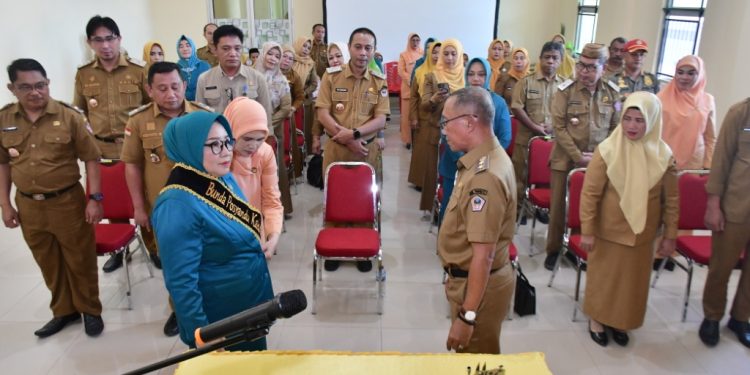 Wabup Pohuwato Kukuhkan Tim Pembina Posyandu, Dorong Penguatan Layanan Dasar Desa