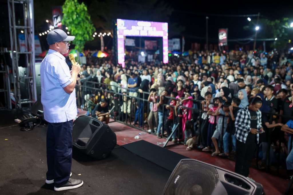 Festival Pesona Pohon Cinta 2025 Meriah, Ribuan Warga Padati Pantai Pohon Cinta