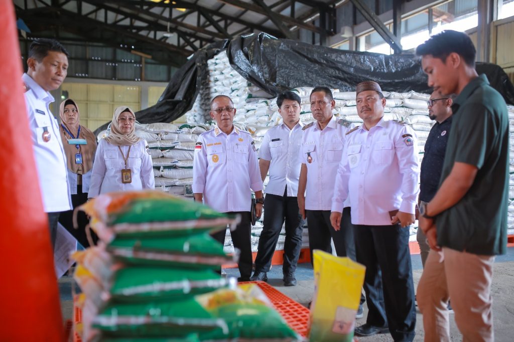 Wabup Pohuwato Tinjau Bulog, Pastikan Beras SPHP Prioritas ke Pasar Rakyat
