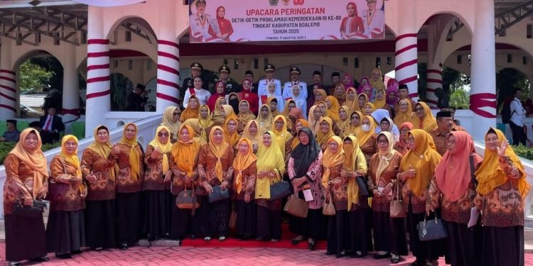 PWRI Boalemo Jadi yang Terbanyak Hadir di Upacara 17 Agustus di Tilamuta, Ketua PWRI Provinsi Dibuat Kagum